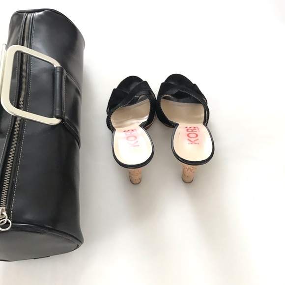 Shoes and handbag. - Picture 4 of 8